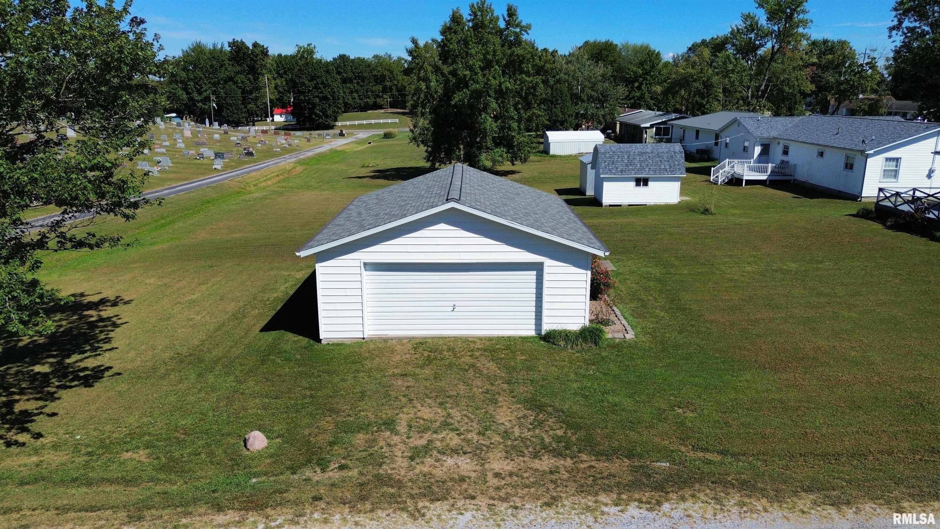 960 Barbee Avenue Louisville, IL 62858 - Photo 44 of 51