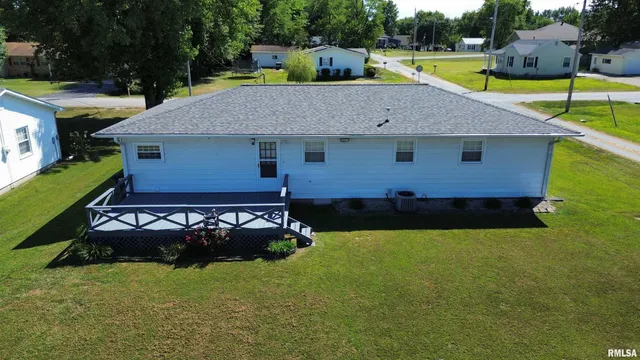 $120,000 | 960 Barbee Avenue, Louisville, IL 62858