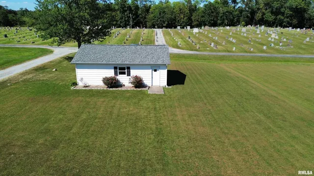 $120,000 | 960 Barbee Avenue, Louisville, IL 62858