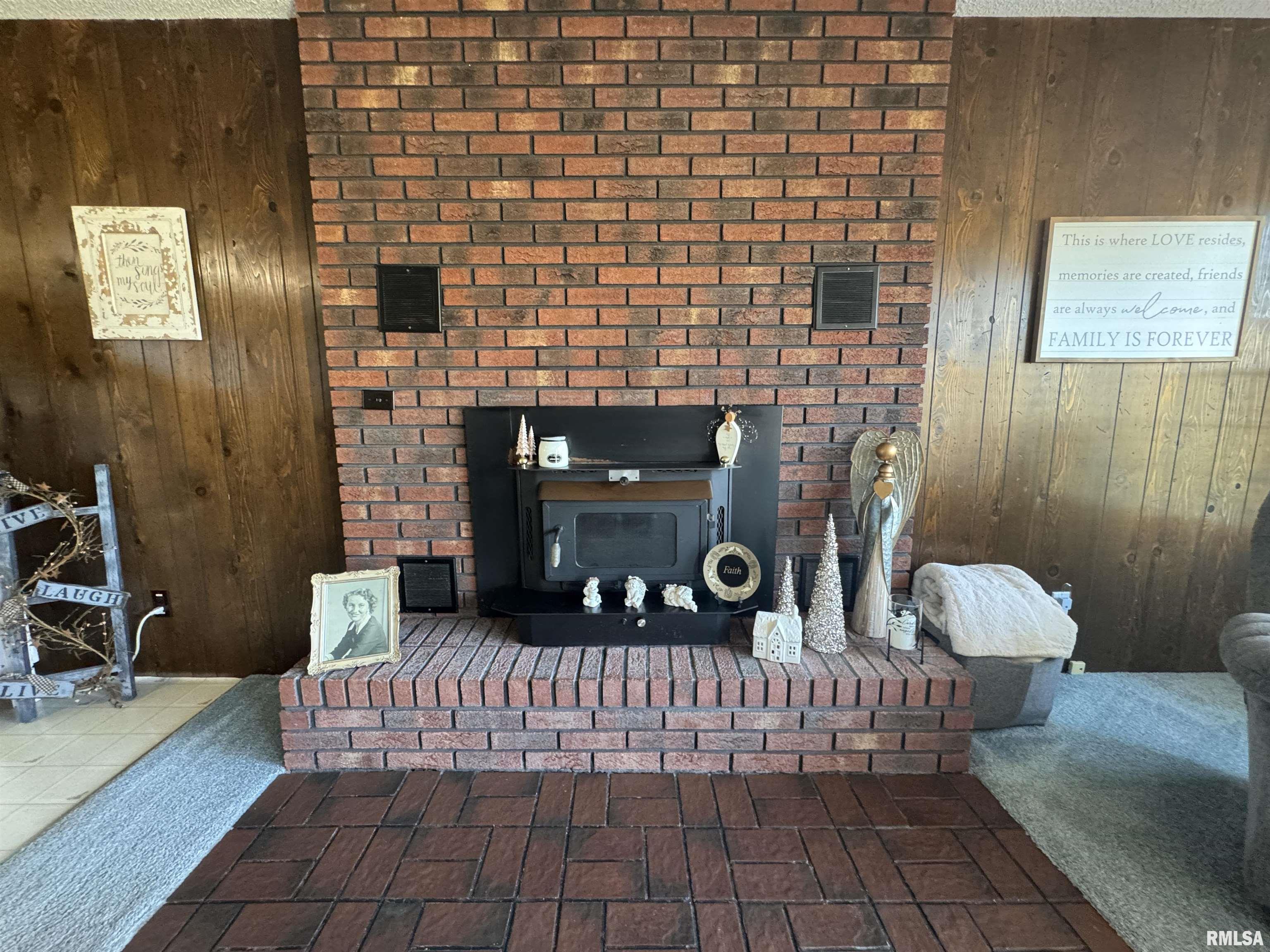 960 Barbee Avenue Louisville, IL 62858 - Photo 5 of 51