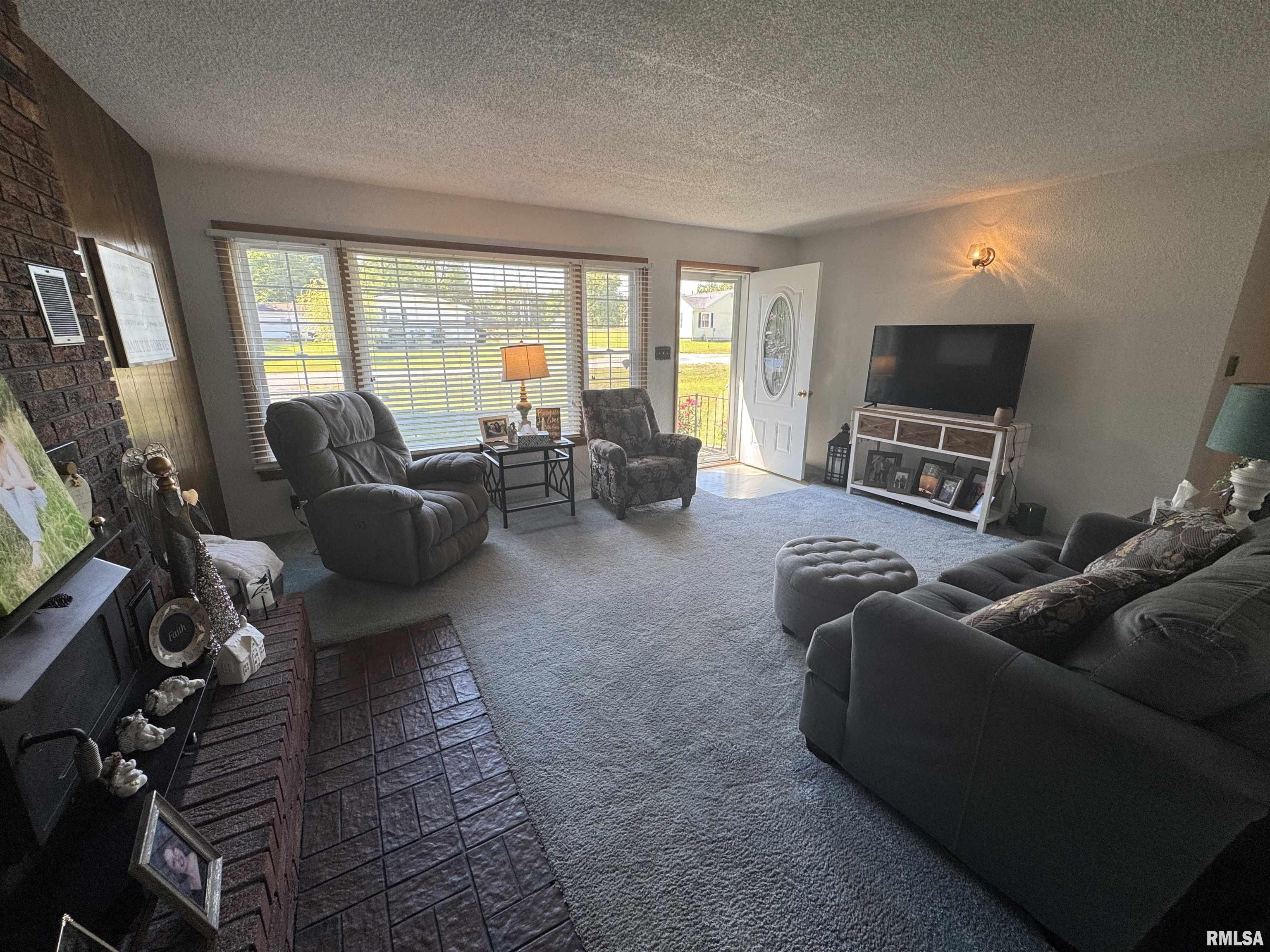 960 Barbee Avenue Louisville, IL 62858 - Photo 6 of 51