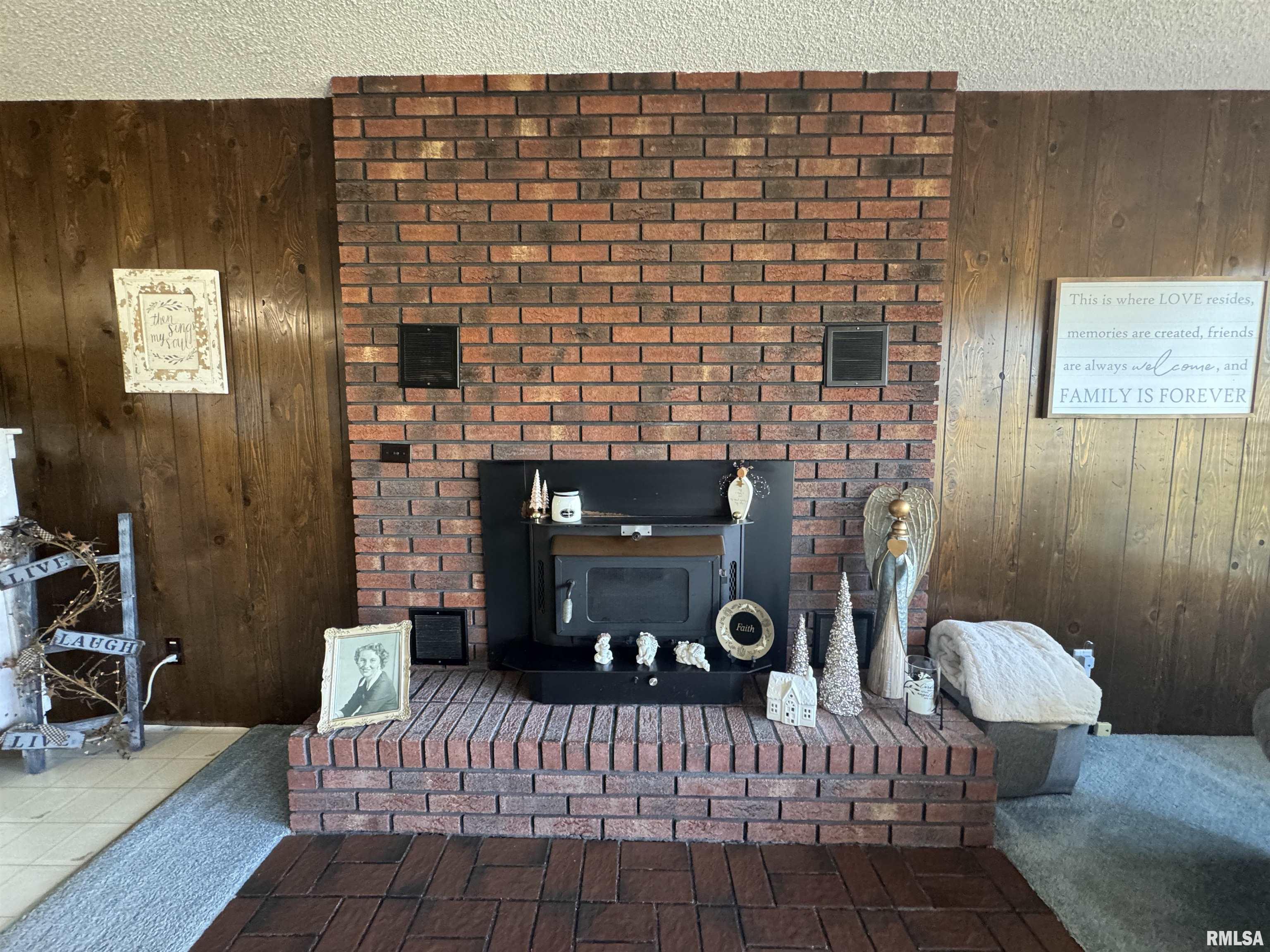 960 Barbee Avenue Louisville, IL 62858 - Photo 7 of 51