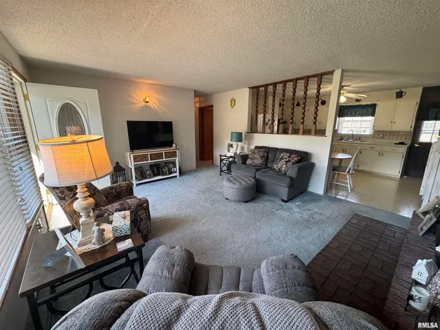 $120,000 | 960 Barbee Avenue, Louisville, IL 62858