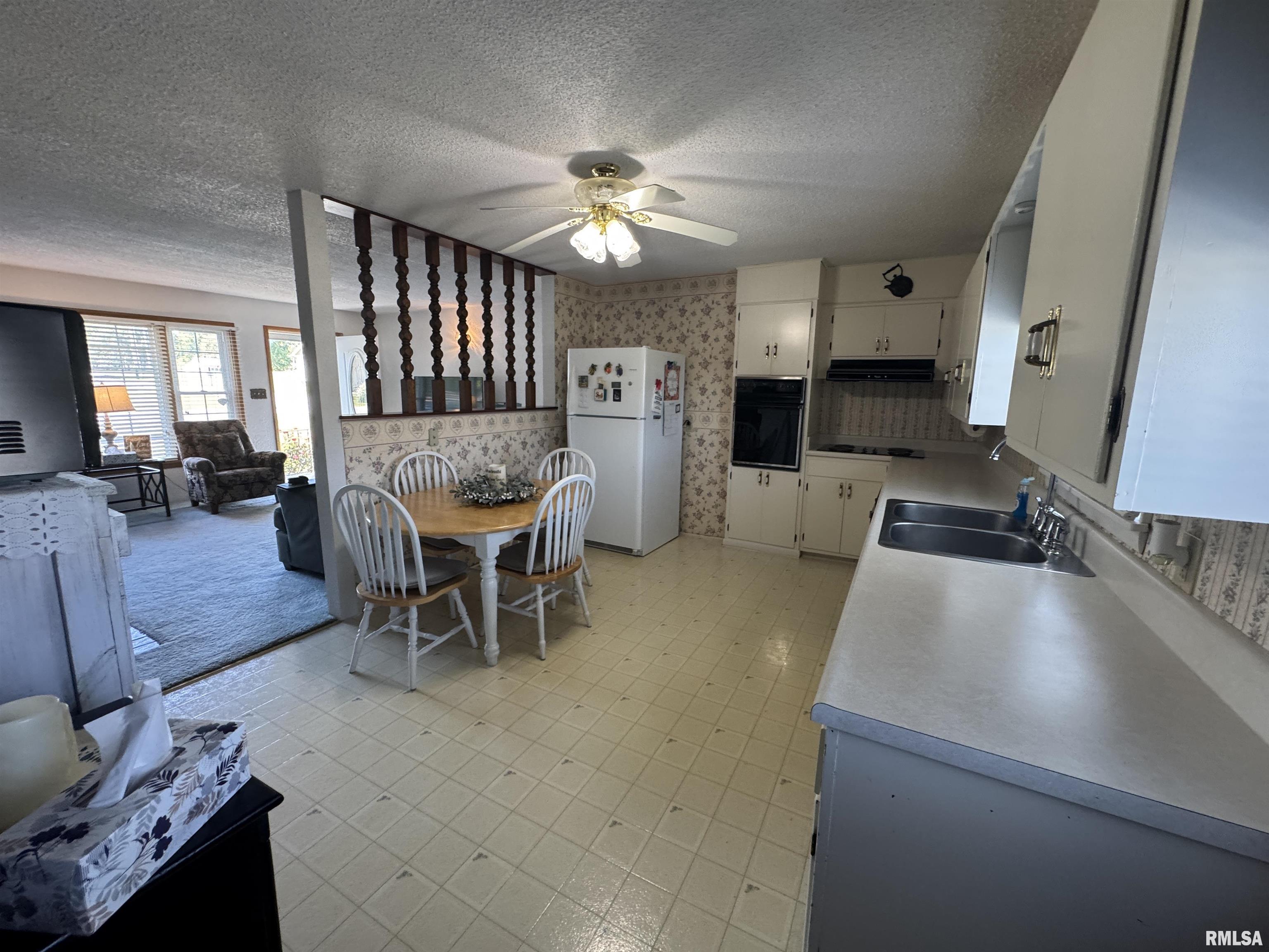 960 Barbee Avenue Louisville, IL 62858 - Photo 10 of 51