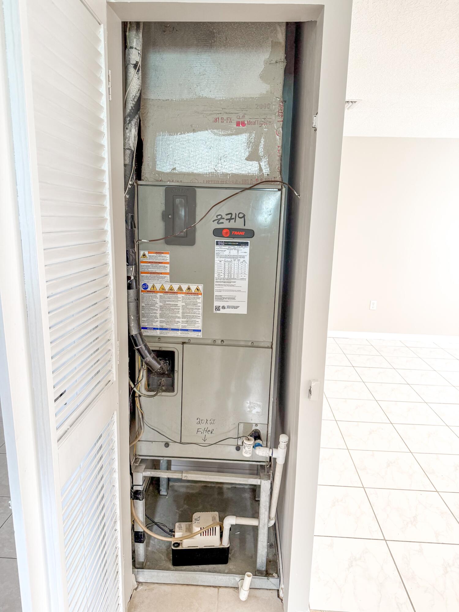 2719 Richard Road West Palm Beach, FL 33403 - Photo 12 of 14 a picture of a bathroom