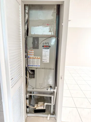 a picture of a bathroom