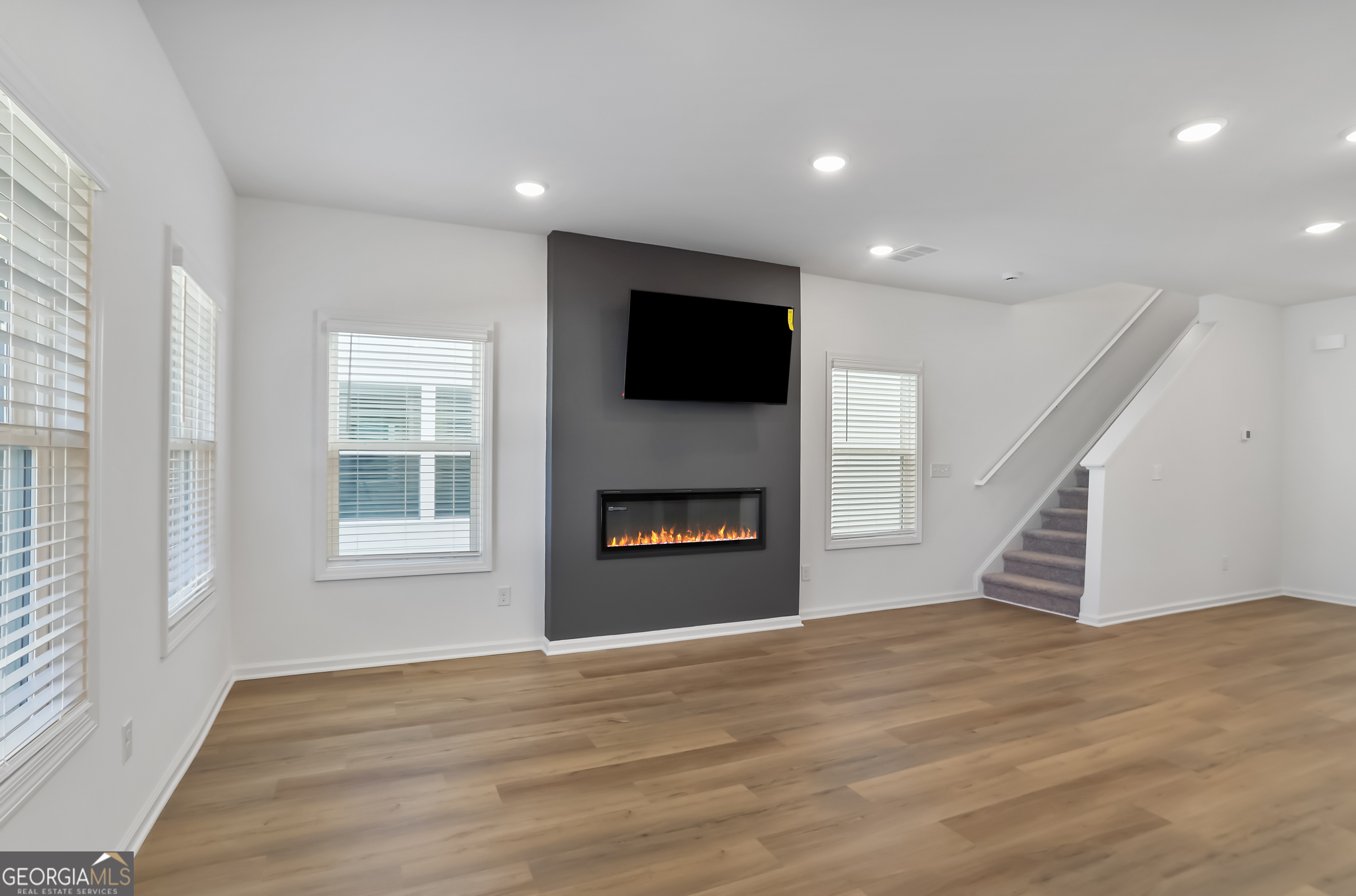 183 Jackson Heights, Unit 4 Cleveland, GA 30528 - Photo 6 of 28 Lots of natural light!