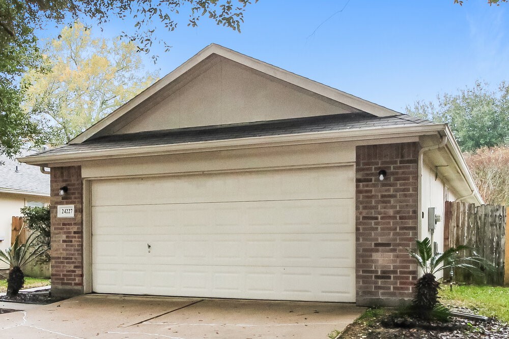 24227 Silver Maple Drive Houston, TX 77336 - Photo 3 of 16