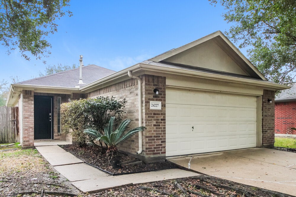 24227 Silver Maple Drive Houston, TX 77336 - Photo 4 of 16