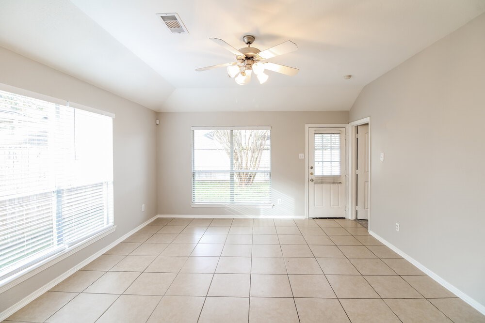 24227 Silver Maple Drive Houston, TX 77336 - Photo 5 of 16