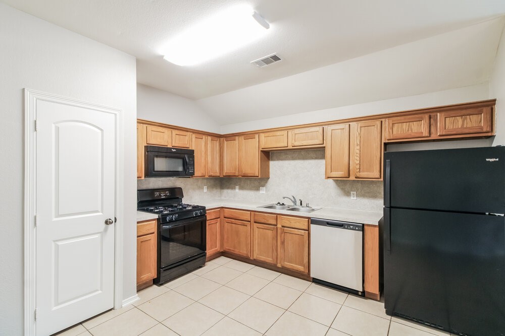 24227 Silver Maple Drive Houston, TX 77336 - Photo 6 of 16