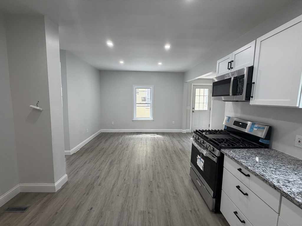 75 Draper Avenue, Unit 75 Mansfield, MA 02048 - Photo 5 of 17