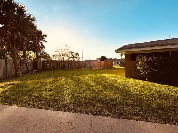 $2,500 | 4901 Timber Lane, Rosenberg, TX 77471