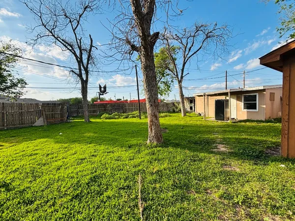 $2,500 | 4901 Timber Lane, Rosenberg, TX 77471