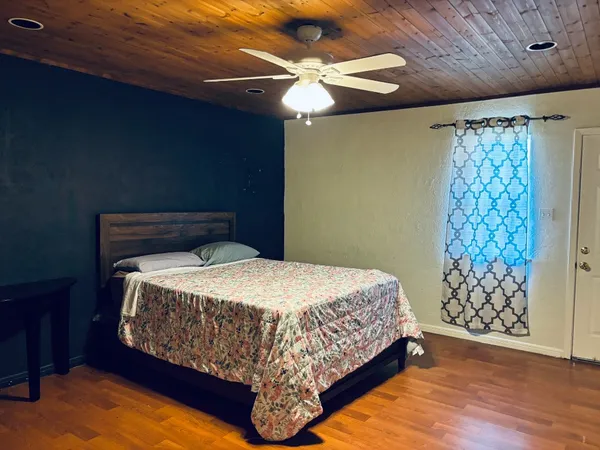 $2,500 | 4901 Timber Lane, Rosenberg, TX 77471