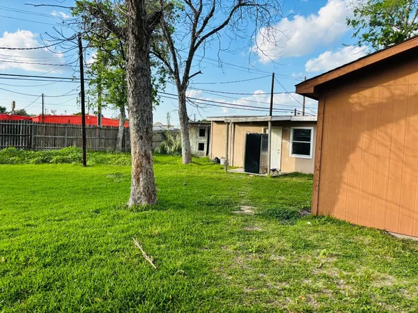 $2,500 | 4901 Timber Lane, Rosenberg, TX 77471