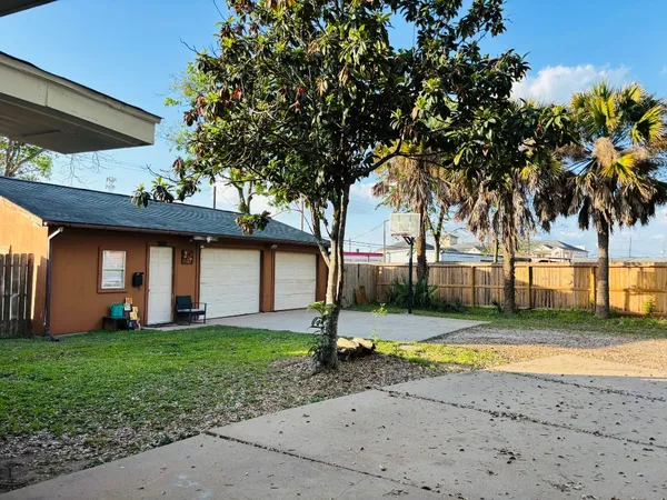 $2,500 | 4901 Timber Lane, Rosenberg, TX 77471