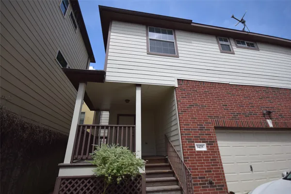 a view of a house with entryway and stairs