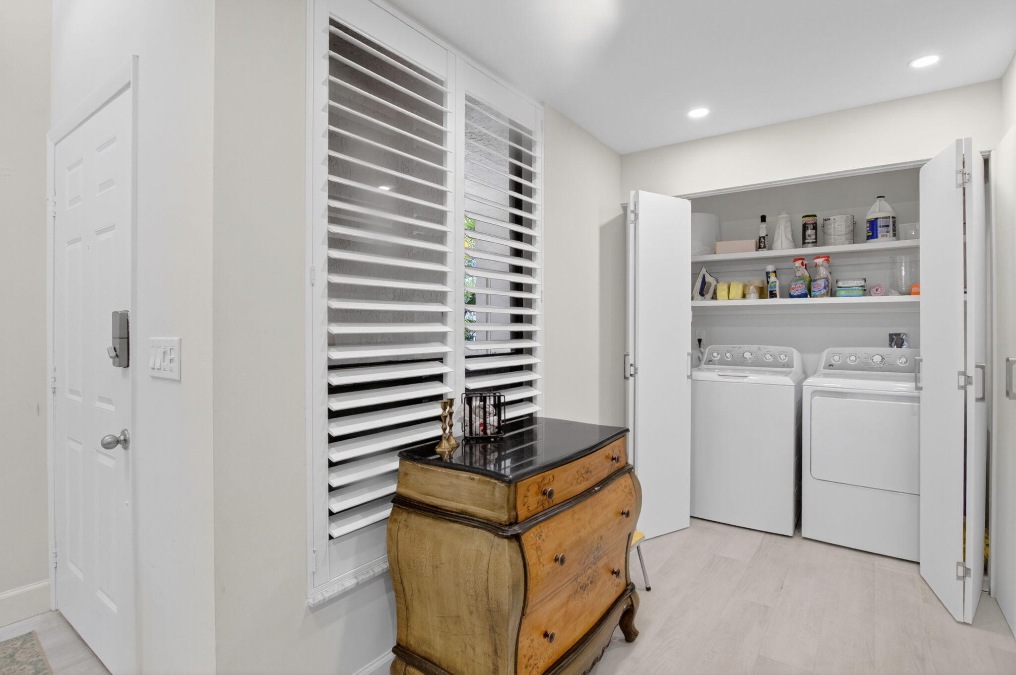 7460 La Paz Boulevard, Unit 204 Boca Raton, FL 33433 - Photo 13 of 30 kitchen