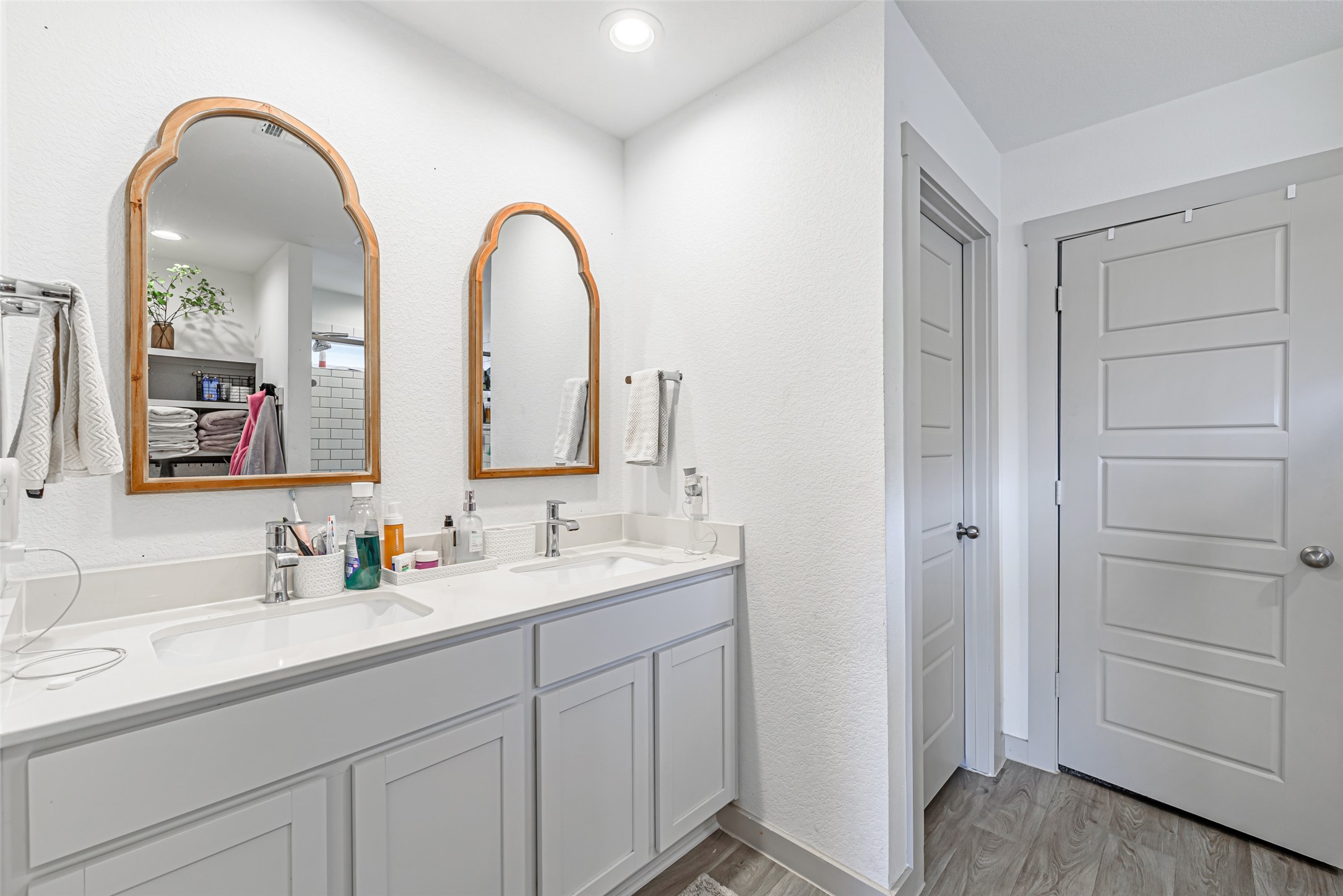 246 Dusty Bridle Lane Rosharon, TX 77583 - Photo 26 of 43 Primary Bathroom