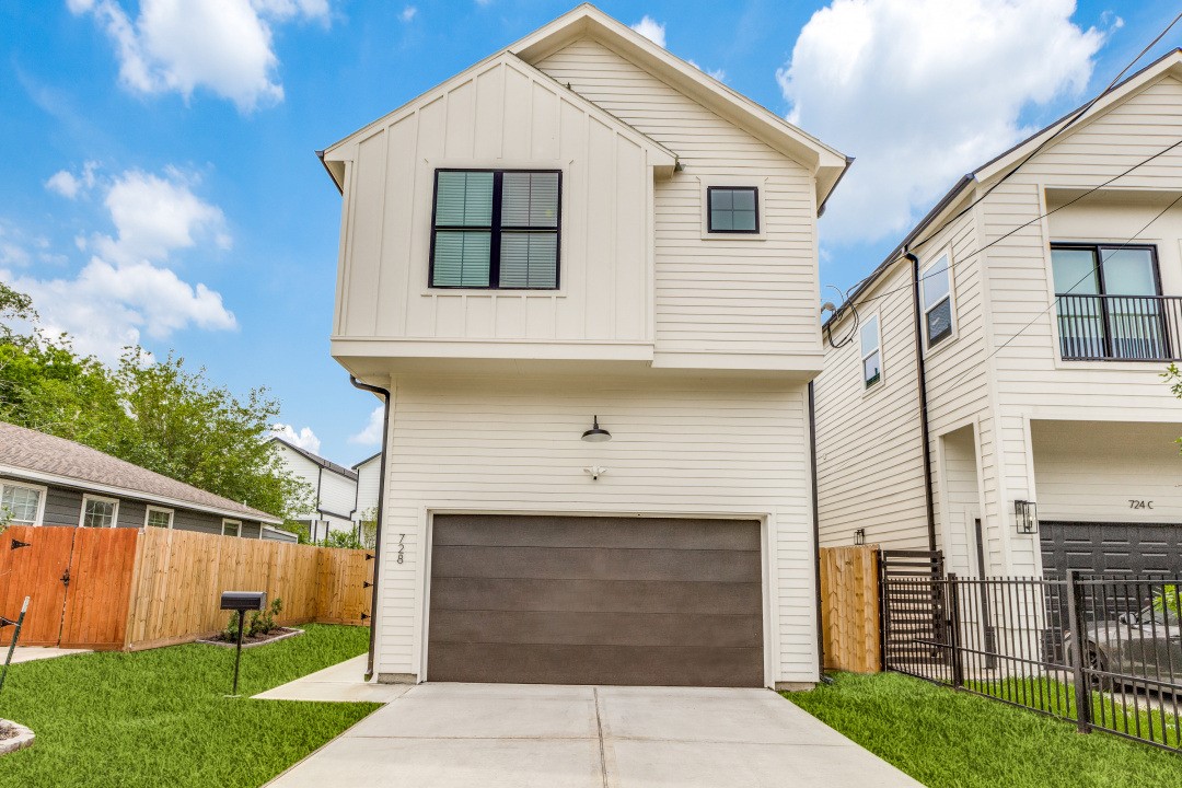 728 East 38th Street Houston, TX 77022 - Photo 2 of 18 Located in Independence Heights, this home offers exceptional convenience with close proximity to The Heights, Downtown Houston, and the Medical Center, plus easy access to I-10, I-45, US-59, 610, and 290.