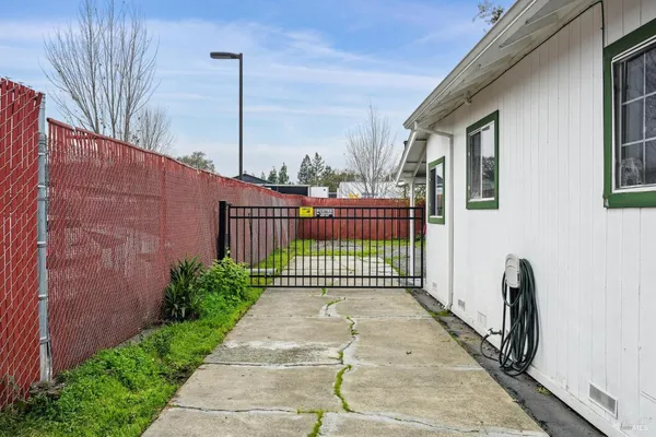 $470,000 | 1127 Cleveland Avenue, Santa Rosa, CA 95401