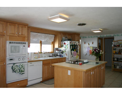 237 Main Street Wayland, MA 01778 - Photo 4 of 10 Gallery Image 4