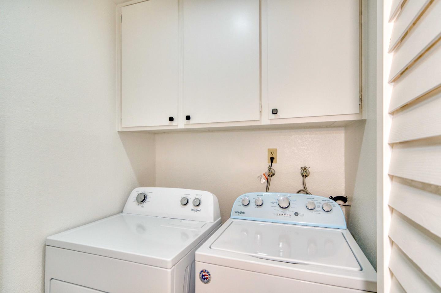 457 Roberts Road Pacifica, CA 94044 - Photo 20 of 29 a utility room with dryer and washer
