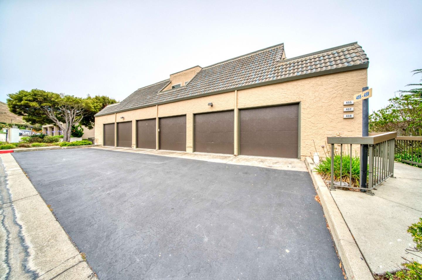 457 Roberts Road Pacifica, CA 94044 - Photo 29 of 29 front view of a house with a yard