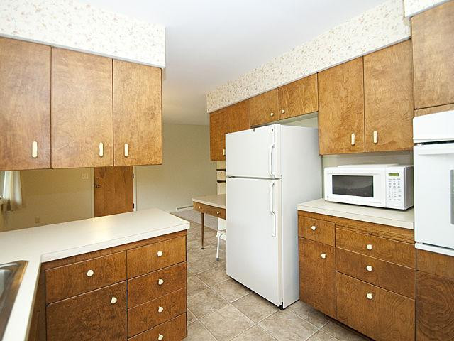 2748 North Maple Road Ann Arbor, MI 48103 - Photo 4 of 17 Kitchen.