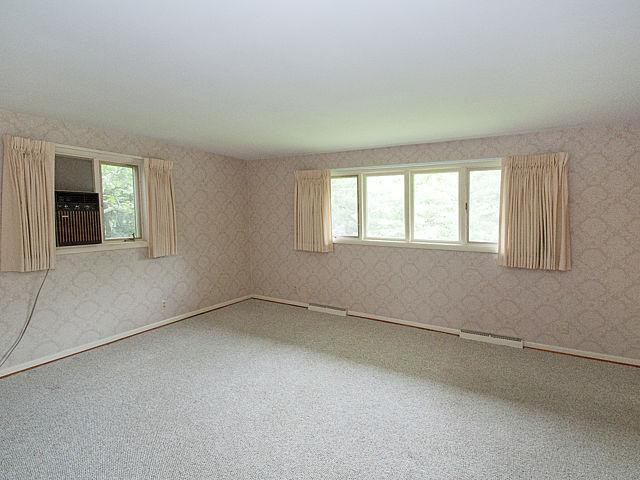 2748 North Maple Road Ann Arbor, MI 48103 - Photo 8 of 17 Master bedroom.