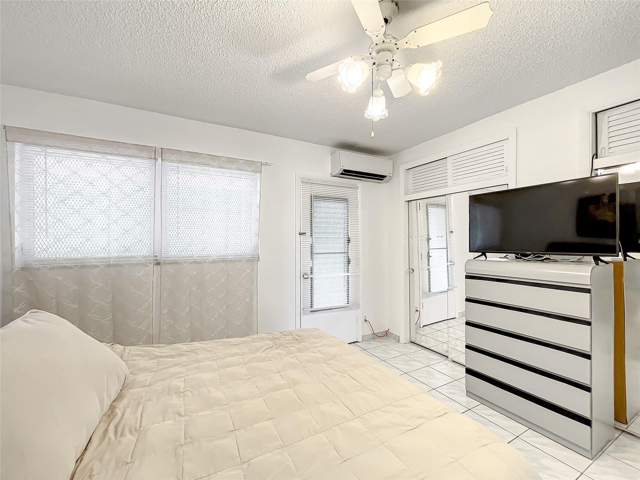 815 Southwest 10th Terrace, Unit 18V Hallandale Beach, FL 33009 - Photo 13 of 24 Photo 13