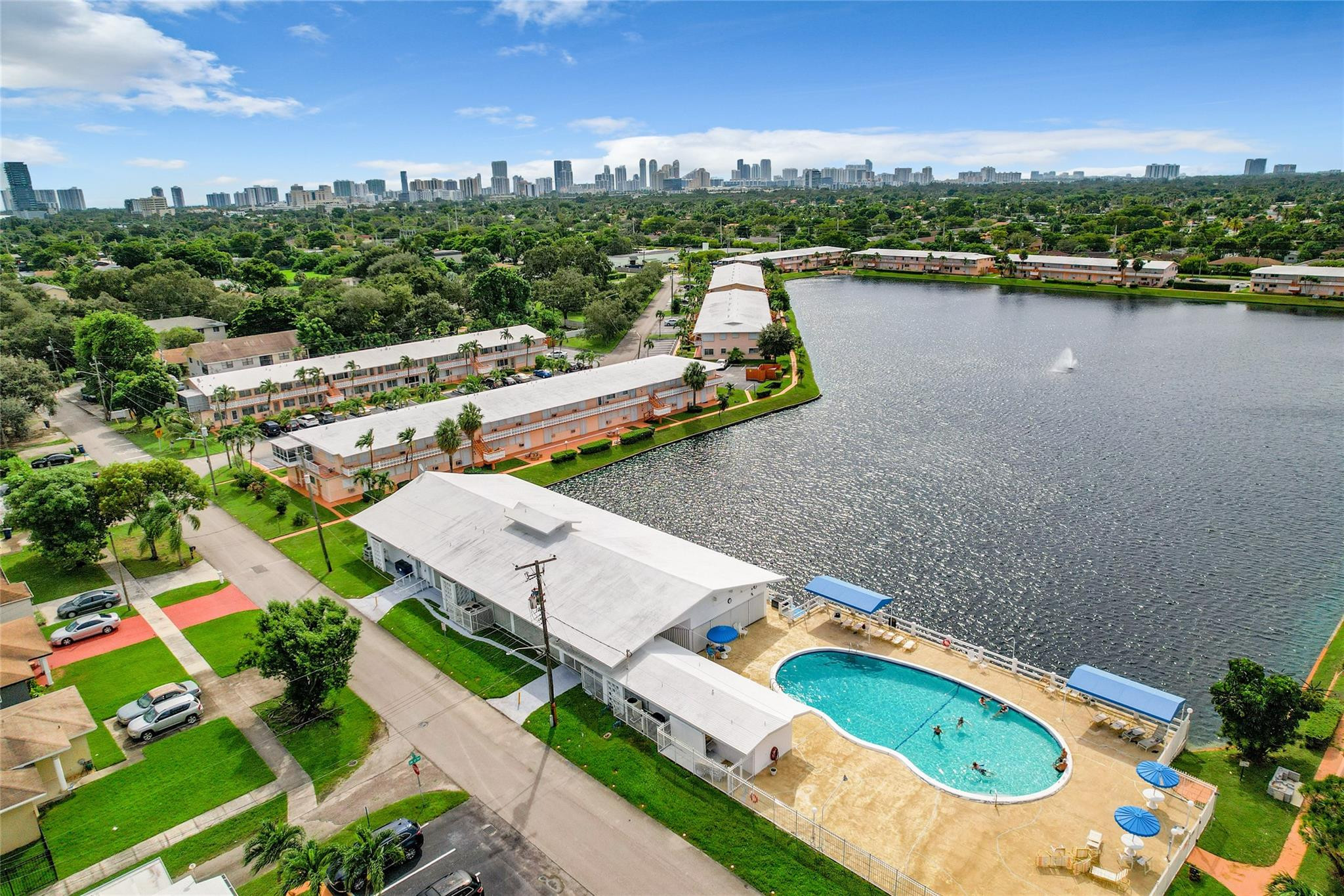 815 Southwest 10th Terrace, Unit 18V Hallandale Beach, FL 33009 - Photo 18 of 24 Photo 18