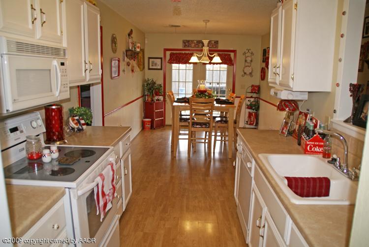 6605 Falcon Road Amarillo, TX 79109 - Photo 11 of 30 Kitchen View of Dining