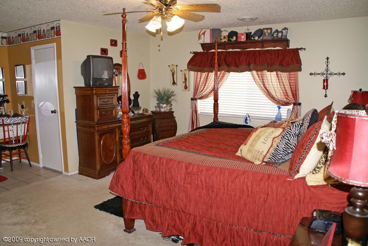 6605 Falcon Road Amarillo, TX 79109 - Photo 13 of 30 Master Bedroom2