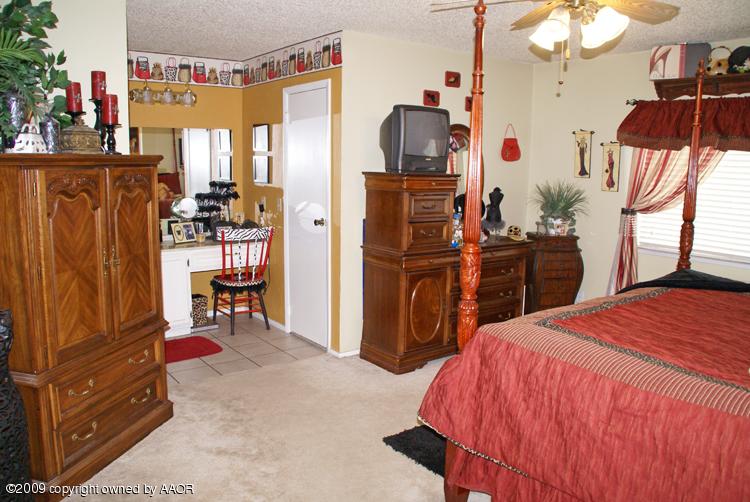 6605 Falcon Road Amarillo, TX 79109 - Photo 14 of 30 Master Bedroom3