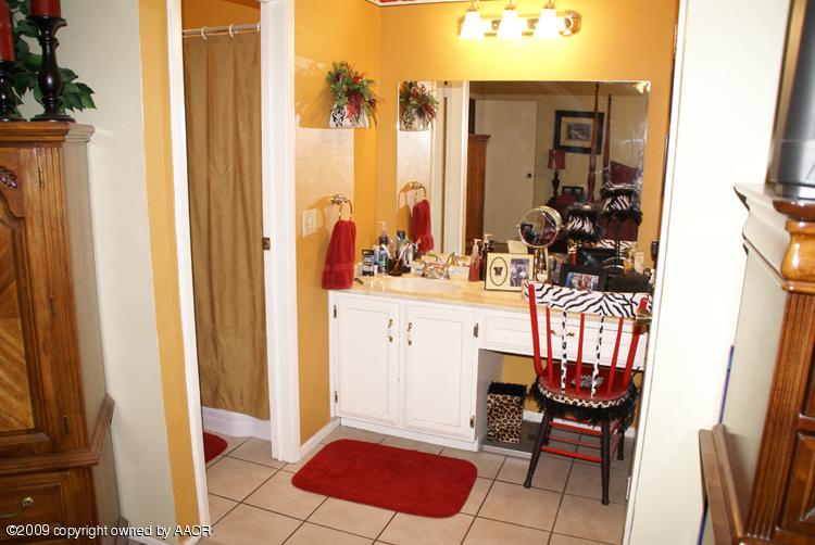 6605 Falcon Road Amarillo, TX 79109 - Photo 15 of 30 Master Bath Vanity