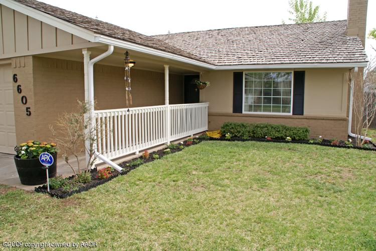 6605 Falcon Road Amarillo, TX 79109 - Photo 3 of 30 Front Porch and Flowerbed