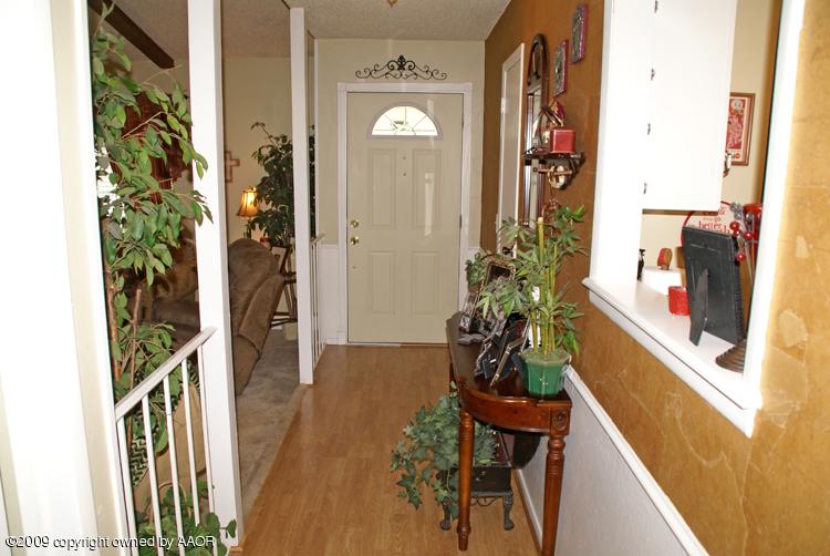 6605 Falcon Road Amarillo, TX 79109 - Photo 5 of 30 Entry2
