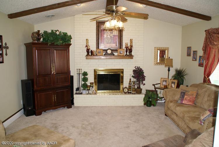 6605 Falcon Road Amarillo, TX 79109 - Photo 6 of 30 Living Area