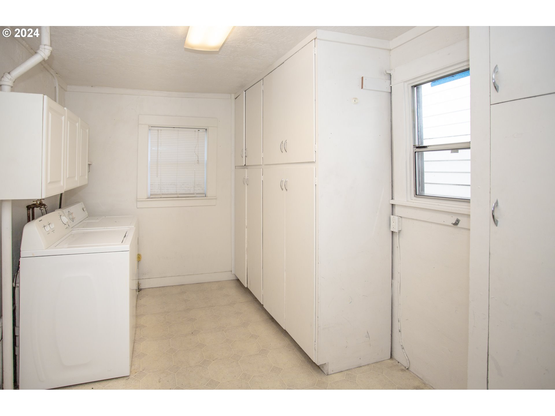 1975 Emerald Street Eugene, OR 97403 - Photo 18 of 19 a utility room with dryer and washer