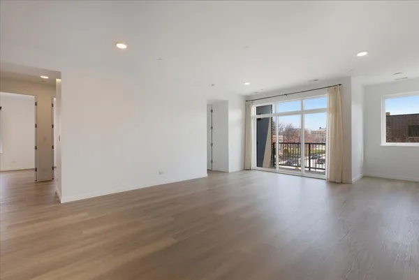 $3,525 | 204 South Leavitt Street, Unit 302, Chicago, IL 60612