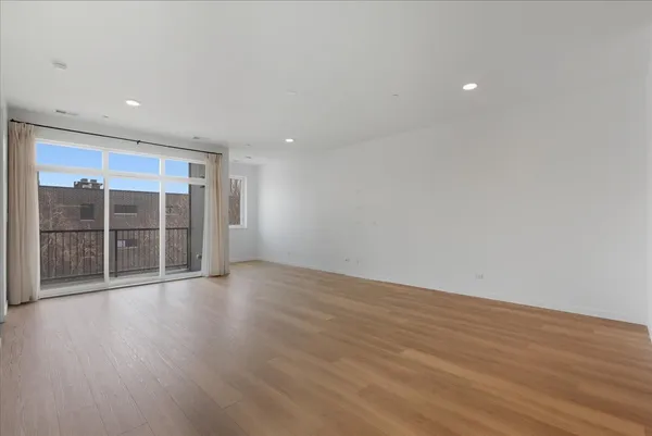 $3,525 | 204 South Leavitt Street, Unit 302, Chicago, IL 60612