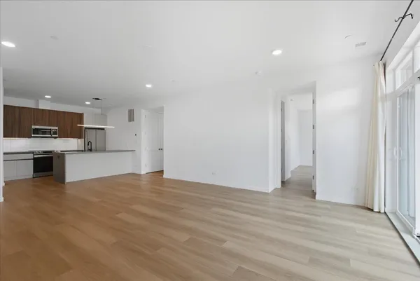 $3,525 | 204 South Leavitt Street, Unit 302, Chicago, IL 60612