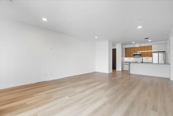 $3,525 | 204 South Leavitt Street, Unit 302, Chicago, IL 60612