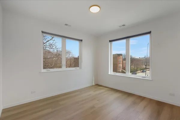 $3,525 | 204 South Leavitt Street, Unit 302, Chicago, IL 60612