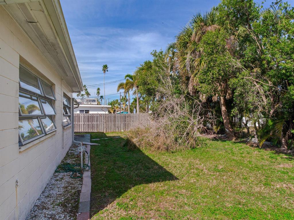 16105 1st Street East Redington Beach, FL 33708 - Photo 11 of 27 Gallery Image 11