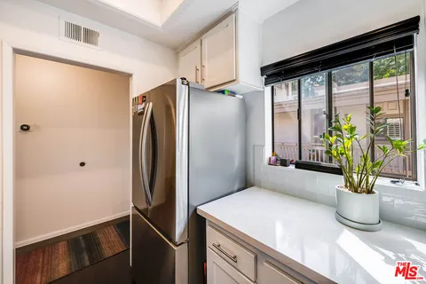 $524,000 | 3480 Barham Boulevard, Unit 326, Los Angeles, CA 90068