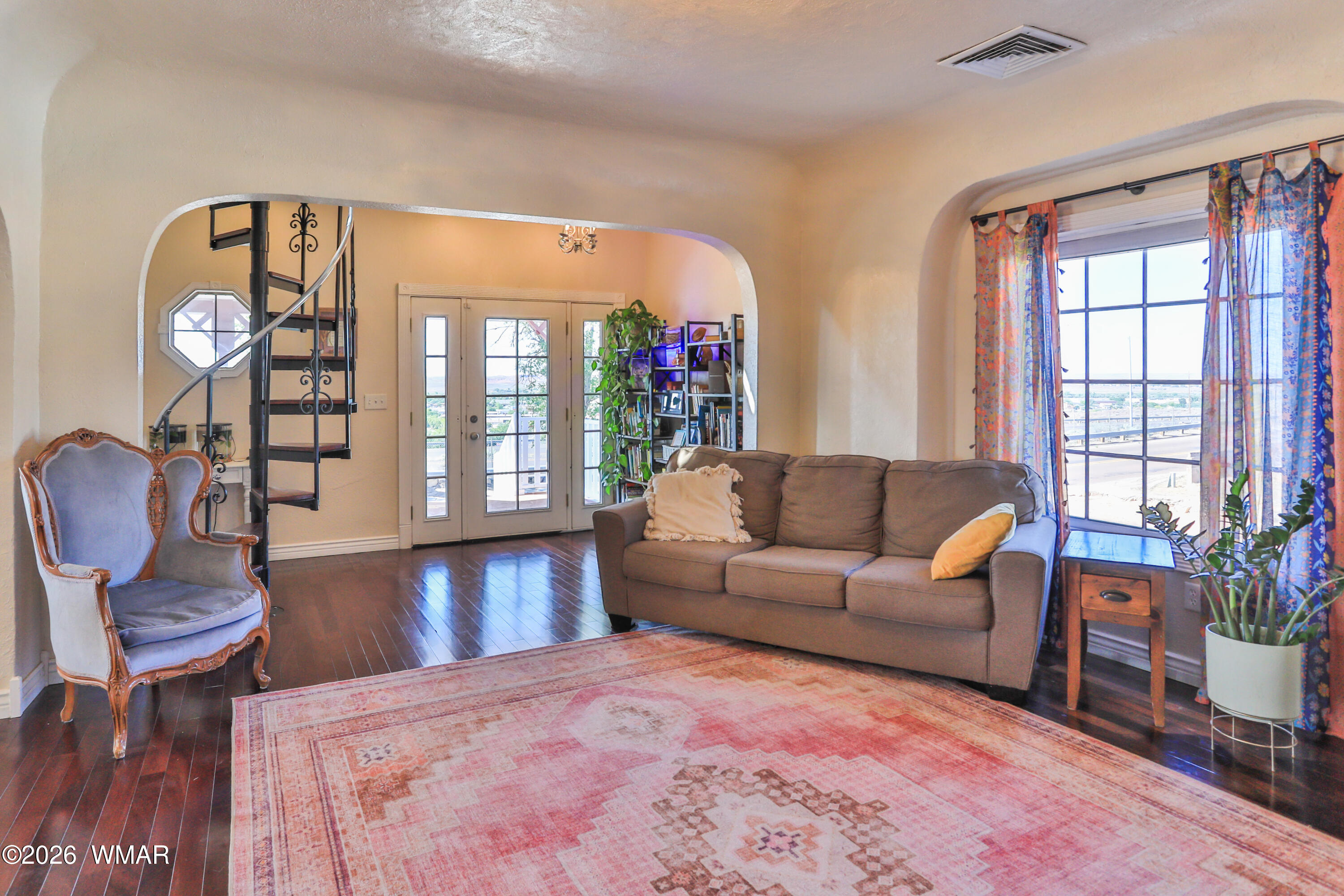 102 Crestview Road Holbrook, AZ 86025 - Photo 18 of 55 a living room with furniture and wooden floor