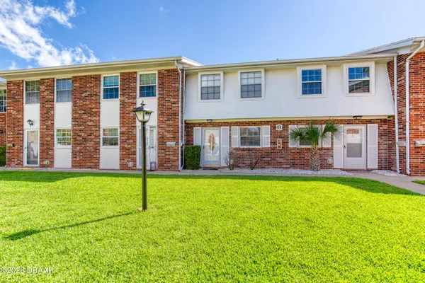 a view of a house with a backyard